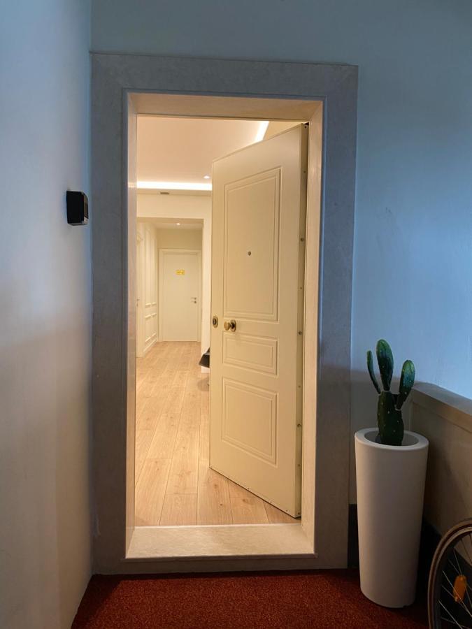 Living Studio Apartments Tirana Esterno foto
