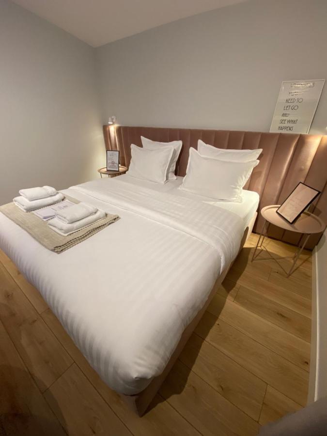 Living Studio Apartments Tirana Esterno foto